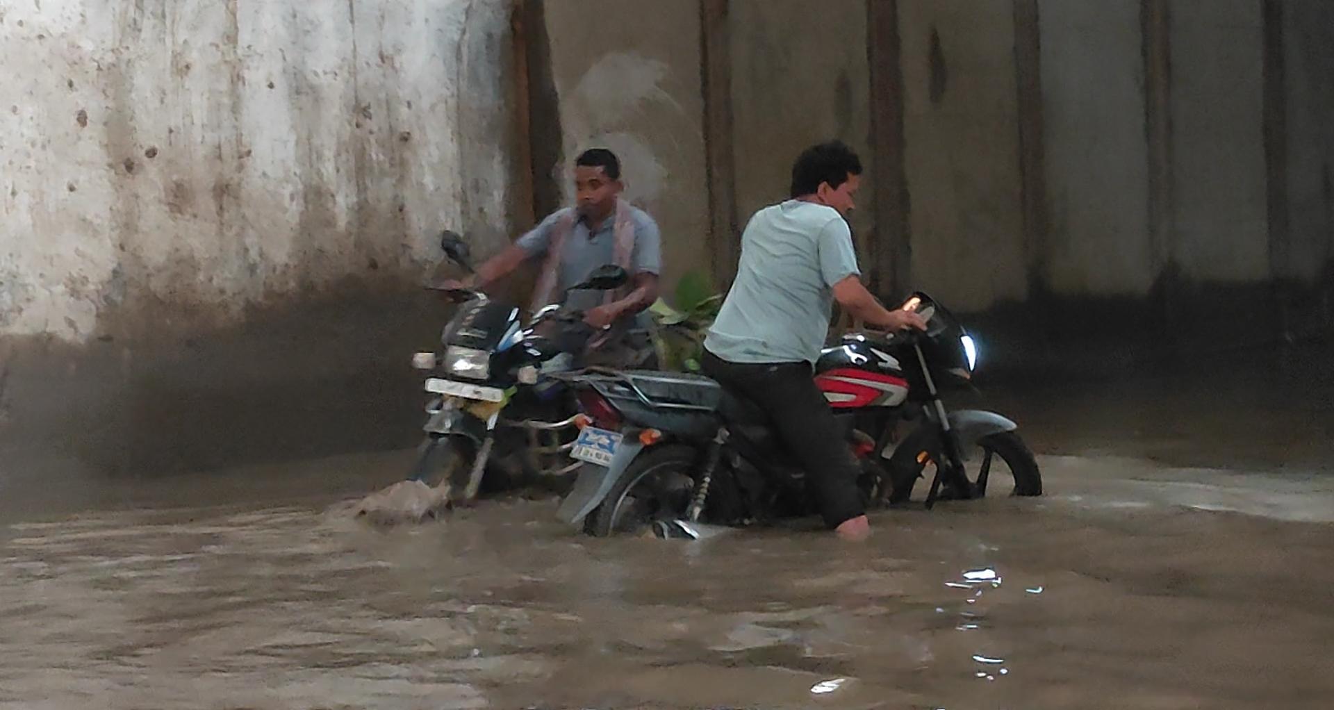 Sahibganj: Underpass built at a cost of crores turns into a waterlogged pit; residents distressed by water accumulation at Kalyanchak crossing.